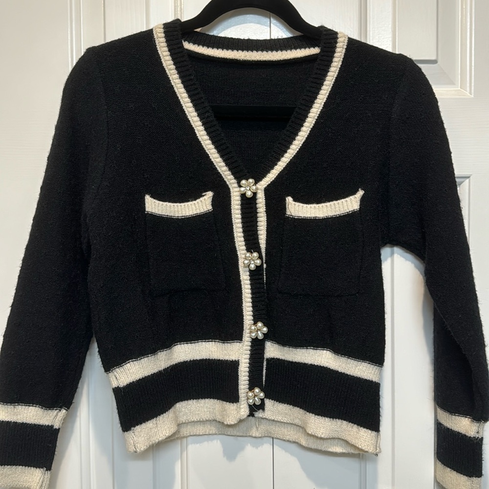 Jing black white flower knit sweater cardigan
